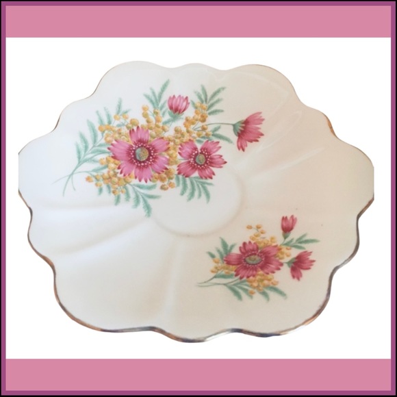 SOLD VINTAGE ROYAL IMPERIAL BONE CHINA TEA CUP & SAUCER - Picture 4 of 6